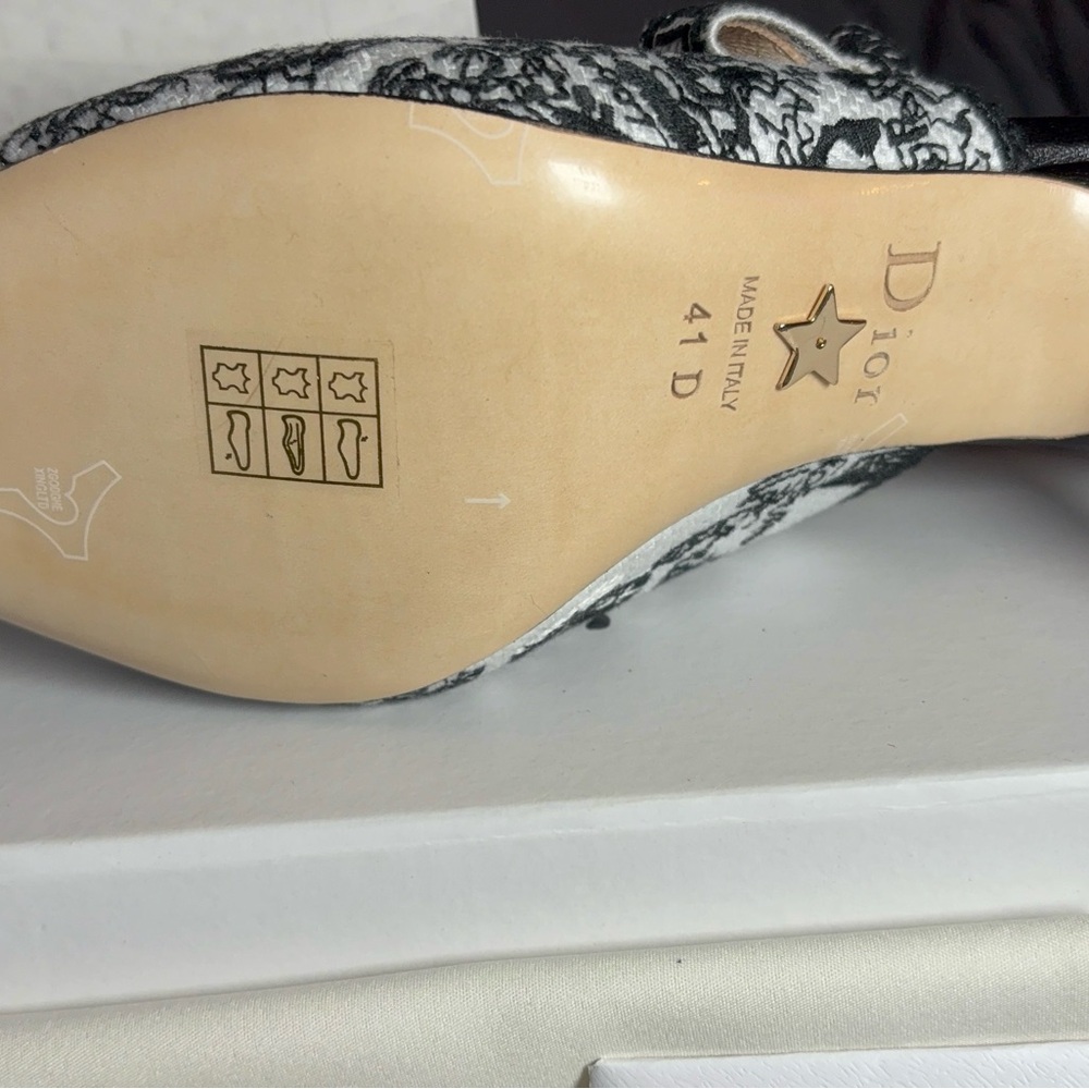 Dior Women's Monochrome Patterned Heels - Picture 3 of 10